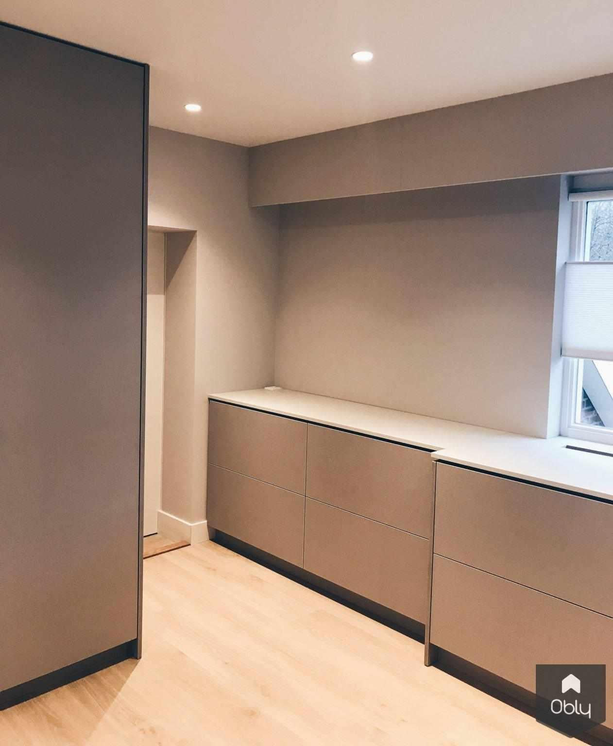 Kleedkamer met vaste garderobekasten en ladekasten-Bjorn Interieurontwerp & Realisatie-alle,Slaapkamer-OBLY