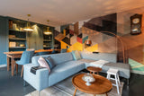 Kleurrijke gezinswoning-Huisvanbinnen-design verlichting interieur,eclectisch interieurdesign,gezellige leefruimte,kleurrijke eetkamer,kleurrijke gezinswoning,moderne gezinswoning,statement woonkamer,stijlvolle woondecoratie,warme woonkamer kleuren,woonkamer-Kleurrijke gezinswoning-OBLY