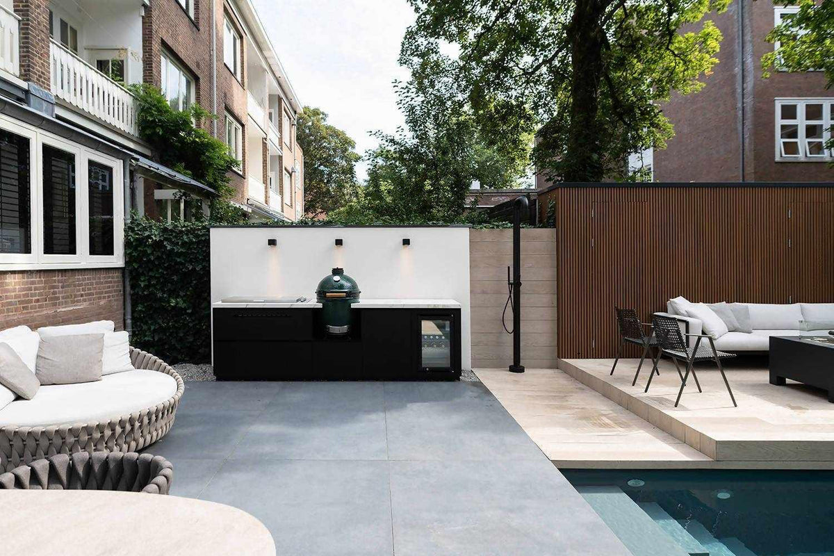 Luxe buitenkeuken in Amsterdamse stadstuin-COOXS-design buitenkeuken met Dekton werkblad,exclusieve stadstuin inspiratie,Exterieur,Keuken,luxe buitenkeuken stadstuin,luxe buitenleven inspiratie,moderne buitenkeuken met Big Green Egg,moderne tuin met zwembad,stijlvolle buitenruimte Amsterdam,zwarte buitenkeuken op maat-Luxe buitenkeuken in Amsterdamse stadstuin-OBLY