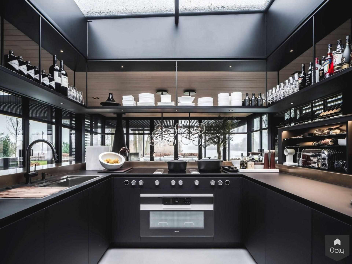 Luxe u-vormige keuken in villa-Culimaat-Keuken-Luxe u-vormige keuken in villa | OBLY.com-OBLY