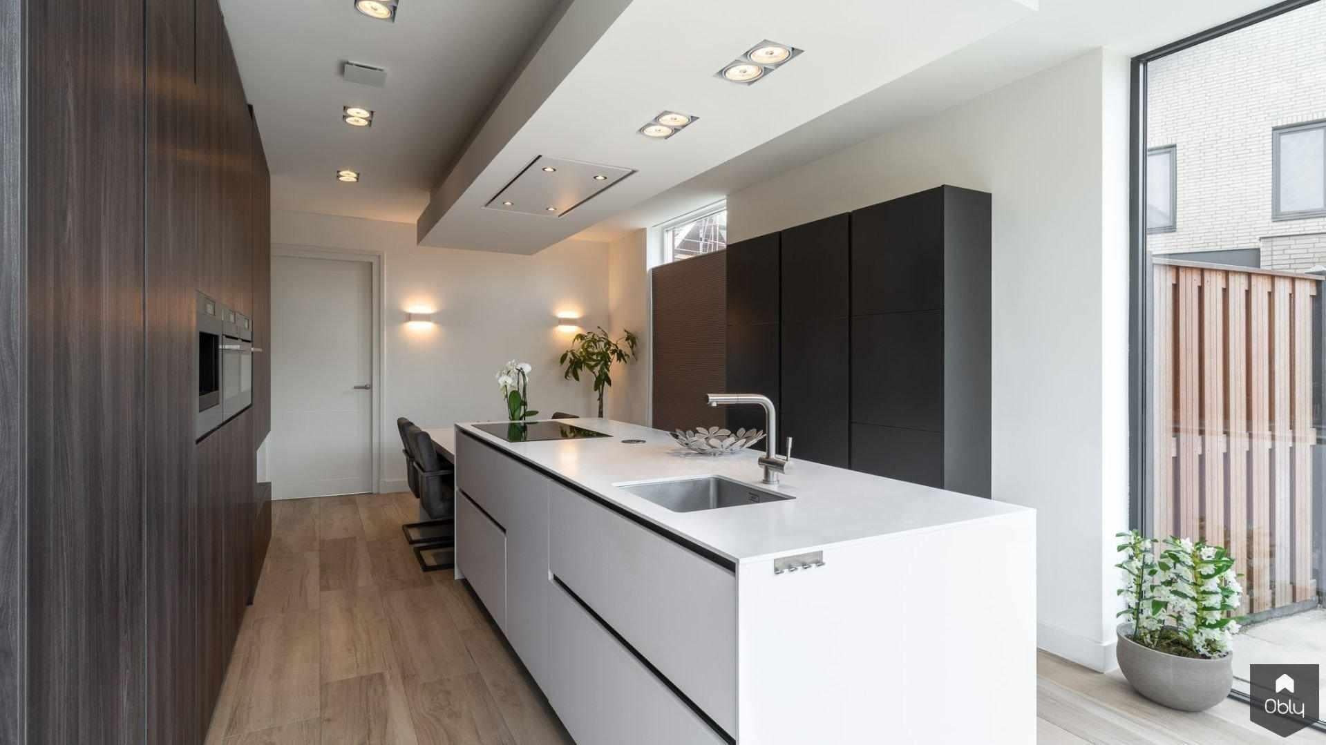 Luxe woonkeuken met open haard-Bert van Vlijmen-alle,donkere maatwerk keuken,exclusieve keukenarchitectuur,Keuken,luxe woonkeuken met haard,moderne keuken inspiratie,open haard in keuken,stijlvolle leefkeuken design,warme moderne woonruimte-OBLY