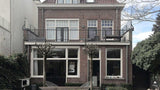 Minimalistische stalen pui in jaren 20 woning-DdP-Architectuur-alle,Keuken,keuken met lichtinval,lichte woonkamer,moderne keuken,open keuken woonkamer,woonkamer met veel licht-OBLY