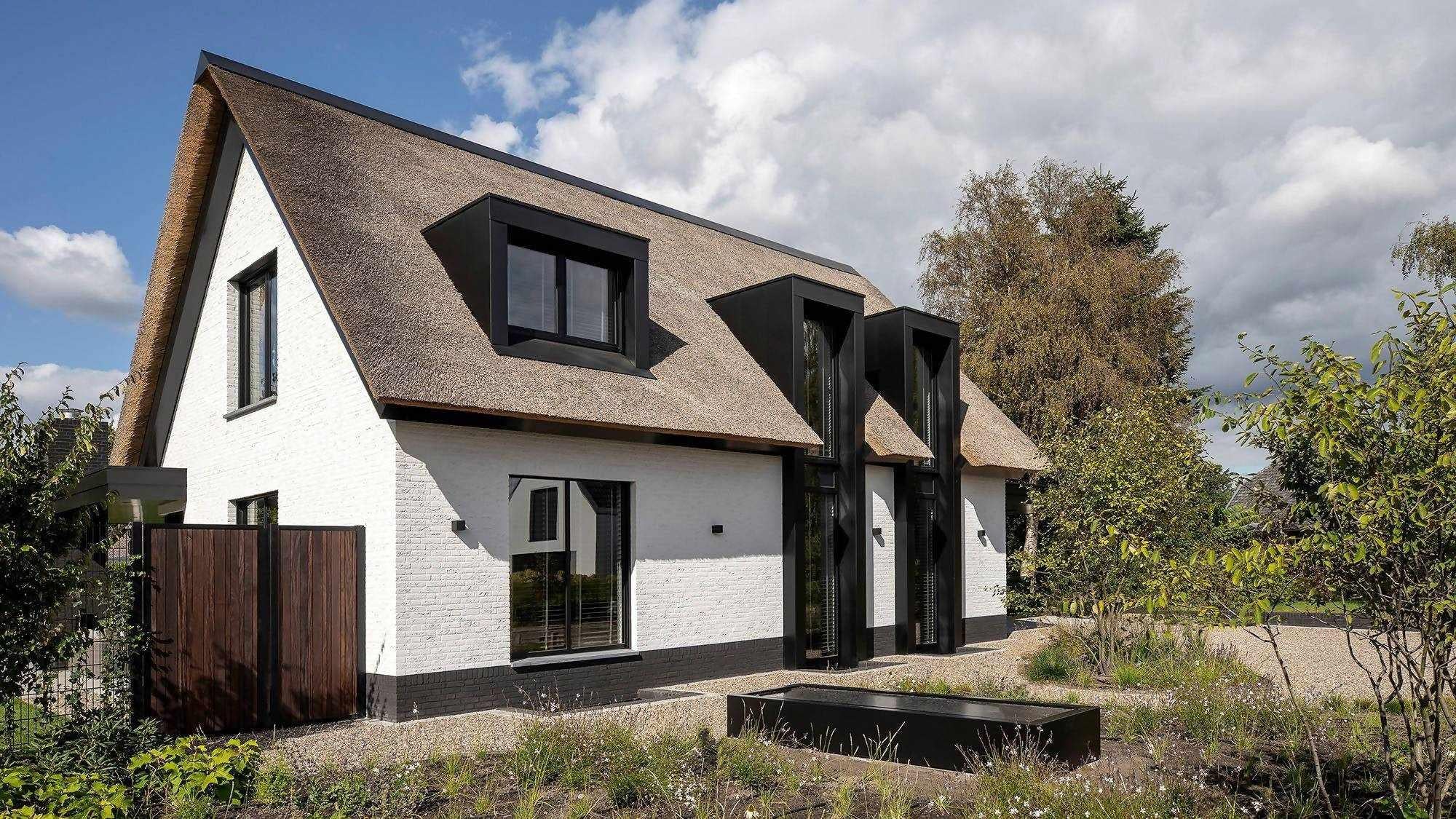 Modern Landhuis met uitbouw-Spanjers Architect-alle,Exterieur vrijstaand,glaspartijen,hout en riet,landelijke architectuur,modern landhuis,moderne woning,uitbouw-Modern Landhuis met uitbouw-OBLY