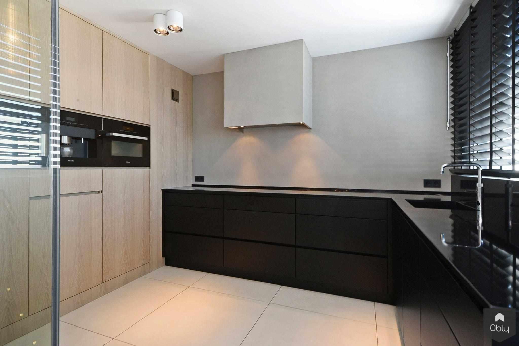 Modern appartement met stoere keuken-Linda Pol Interieurarchitect-alle,appartement interieur,Keuken,modern appartement,moderne leefkeuken,stoere keuken,strak interieur,zwart houten keuken-OBLY