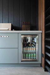 Moderne design buitenkeuken-COOXS-buitenkeuken met betonlook werkblad,design tuin met buitenverblijf,exclusieve wellness tuin,luxe buitenkeuken inspiratie,minimalistische buitenruimte,moderne buitenkeuken met barbecue,moderne design buitenkeuken,strakke tuinarchitectuur-Moderne cooxs design buitenkeuken -OBLY