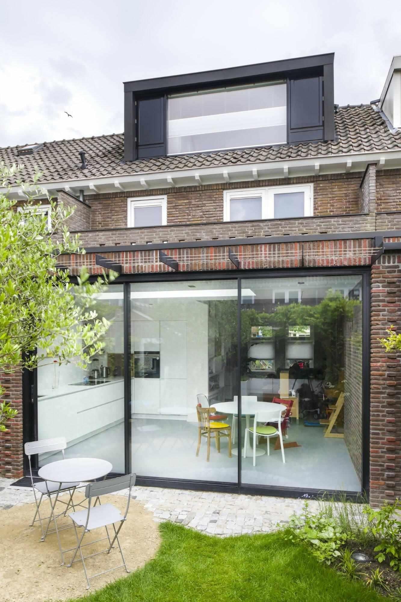 Moderne renovatie met uitbreiding-Jaren 30 architect-Aanbouw,keuken uitbreiding woning,moderne aanbouw met glas,moderne woning renovatie,open leefkeuken renovatie,renovatie jaren 30 woning,renovatie met aanbouw,woning uitbreiding utrecht-OBLY