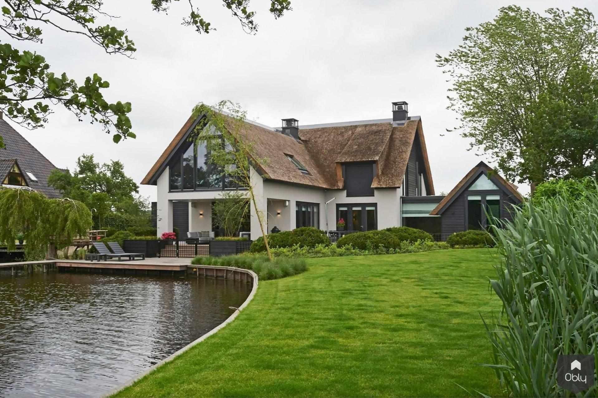 Moderne rietgedekte villa-Architectenburo De Vries en Theunissen-alle,Exterieur vrijstaand,Vrijstaand-Moderne rietgedekte villa | OBLY.com-OBLY