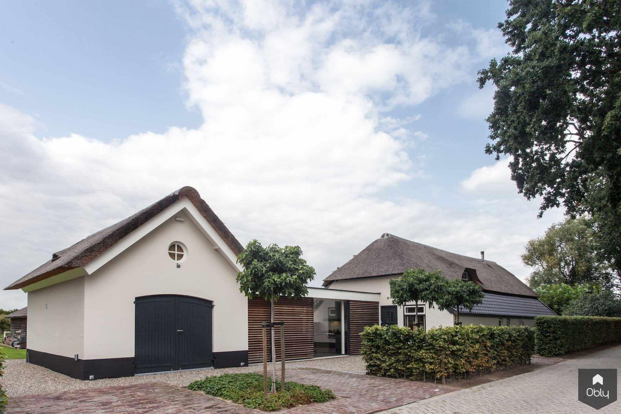 Moderne verbinding boerderij en schuur-Bob Romijnders Architectuur - Interieur-Aanbouw,alle-OBLY