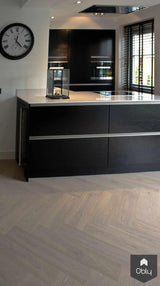 MoreFloors - Nieuwbouw woning voorzien van Eiken walvisgraat met band-MoreFloors-alle,exterieur nieuwbouw woning vloer,interieur walvisgraat parket,keuken eiken houten vloer,Woonkamer,woonkamer eiken walvisgraat vloer,woonkamer visgraat vloer design-OBLY