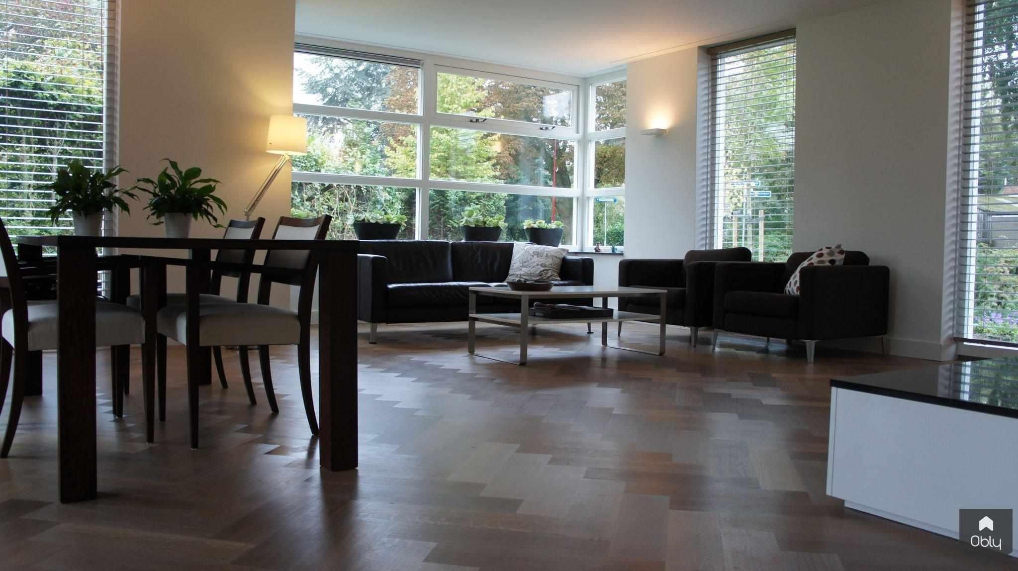 MoreFloors vloeren - Breda Project vrijstaande woning Barendrecht-MoreFloors-alle,exterieur vrijstaande woning vloer,interieur eiken visgraat parket,keuken hardsteen look tegels,Woonkamer,woonkamer donkere visgraat vloer,woonkamer visgraat vloer groot formaat-OBLY