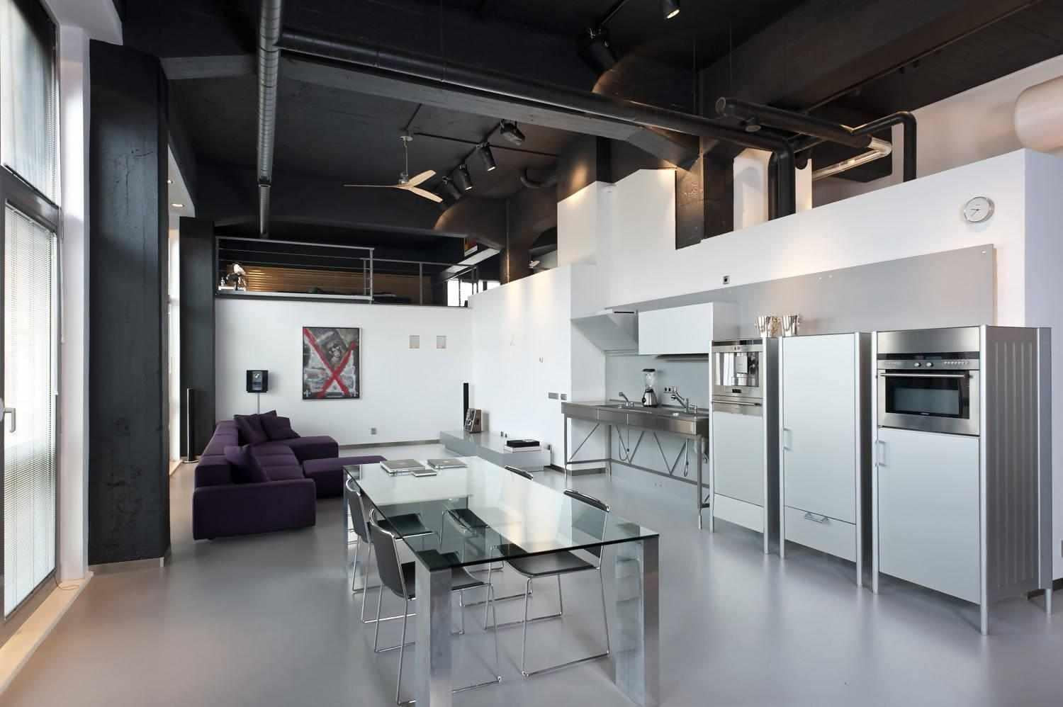 New York loft interieur-Stijn de Ruyter Interieurarchitectuur-aluminium,beton,fabrieksgebouw,herbestemming,hout,industrieel interieur,industriële stijl,kosmopolitisch,minimalistisch,modern loft,new york loft,open ruimte,rauwe materialen,staal,stedelijk wonen,Woonkamer-New York loft interieur-OBLY