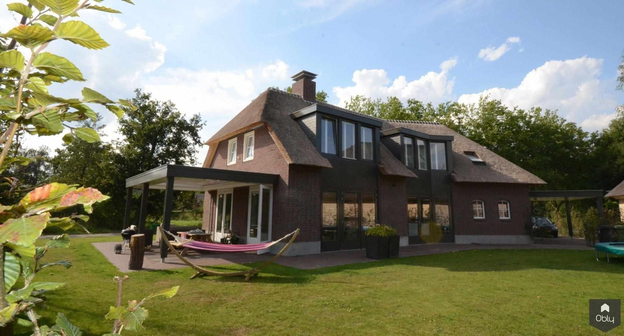 Nieuwbouw boerderijvilla-Architectenbureau Drijvers Oisterwijk B.V.-alle,bakstenen gevel,Exterieur vrijstaand,landelijke architectuur,nieuwbouw,rieten dak,vrijstaande woning-OBLY