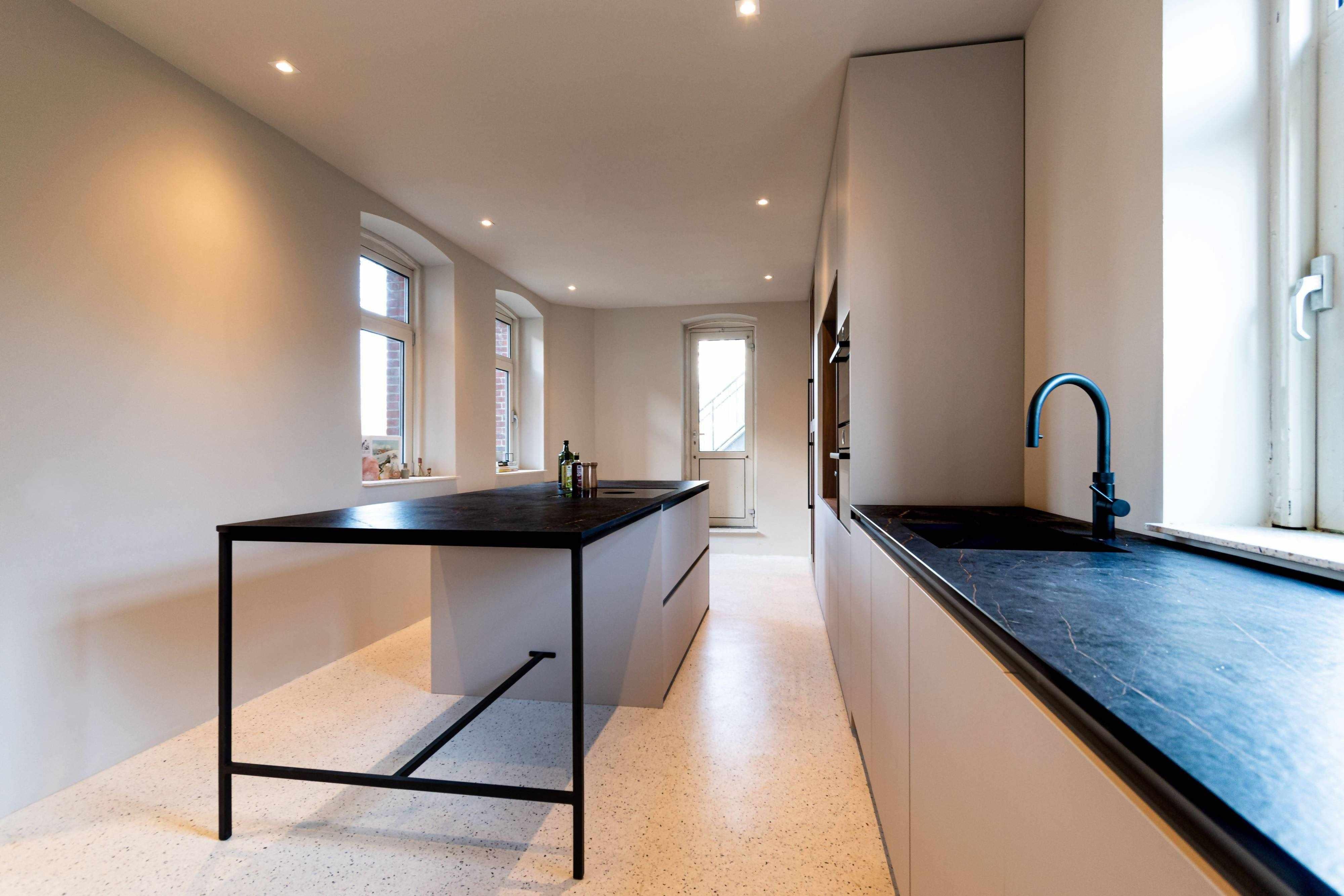 Nieuwe keuken in statig oud pand-Hout en Vorm-Keuken-Nieuwe keuken in een statig oud pand-OBLY
