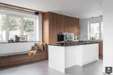 Notenhouten keuken en eiken badkamer in villa-BABBET. Interieur: Plan & Design-alle,Keuken-OBLY