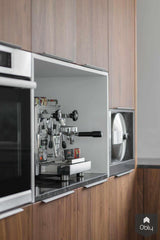 Notenhouten keuken en eiken badkamer in villa-BABBET. Interieur: Plan & Design-alle,Keuken-OBLY