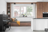 Notenhouten keuken en eiken badkamer in villa-BABBET. Interieur: Plan & Design-alle,Keuken-OBLY