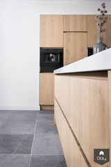 Open woonkeuken in nieuwbouwwoning met maatwerk kookeiland-Marieke de Jong Interieurarchitectuur-alle,Eetkamer,lichte leefruimte,maatwerk keuken,modern interieur,nieuwbouwwoning keuken,open woonkeuken-Open woonkeuken nieuwbouwwoning | Marieke de Jong-OBLY