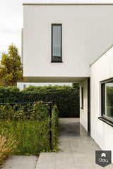 Renovatie bungalow met zwevende dakopbouw en maatwerk keuken-Van Os Architecten-Aanbouw,alle,dakopbouw,lichtinval,minimalistisch design,moderne renovatie,strakke lijnen,zwevend volume-Renovatie bungalow met zwevende dakopbouw | Van Os-OBLY