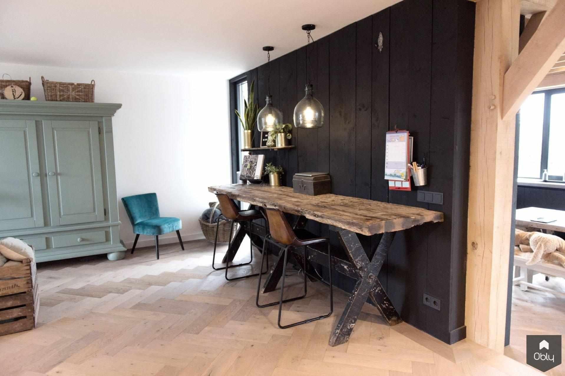 Robuuste eiken visgraatvloer-The Woodstore-alle,keuken met eiken vloer,keuken met houten balken,landelijke woonkeuken,Woonkamer,zwarte keuken-OBLY