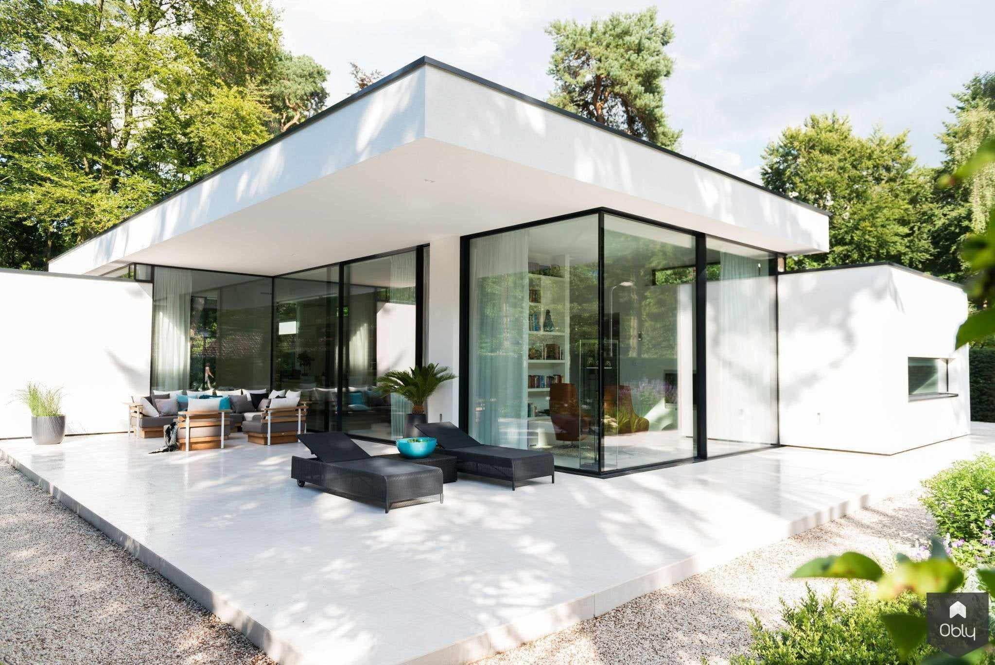 Schuifwand nieuwbouwwoning-Solarlux Nederland BV-Aanbouw,alle,aluminium schuifwand,binnen buiten verbinding,glazen schuifwand,grote glaspartijen,luxe woning,minimalistische woning,moderne architectuur,moderne villa,schuifpui naar tuin,veel daglicht interieur-OBLY