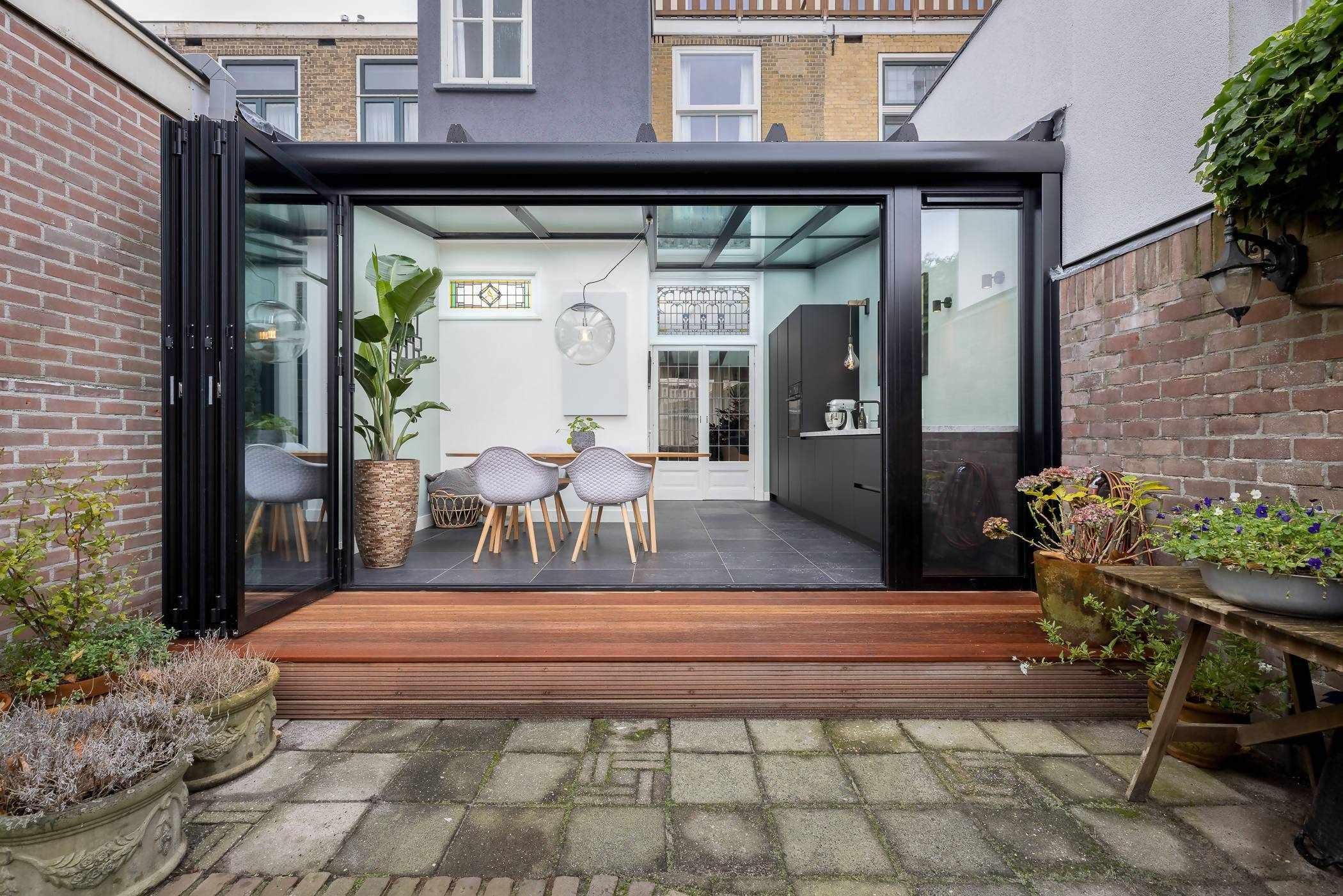 Serre jaren 30 woning-Busscher Serrebouw-aanbouw,glazen uitbouw,serre aanbouw,serre jaren 30 woning,serre met lichtstraat,tuinkamer aanbouw,tuinkamer aanbouwserre aanbouw-Moderne serre jaren 30 woning -OBLY