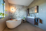 Slaapkamer met walk-in-closet en badkamer-en-suite-Huisvanbinnen-badkamer en suite,inloopdouche onder trap,luxe slaapkamer,maatwerk kledingkast,sfeervolle badkamer,slaapkamer,slaapkamer en suite,walk in closet inspiratie-Slaapkamer met walk-in-closet en badkamer-en-suite-OBLY