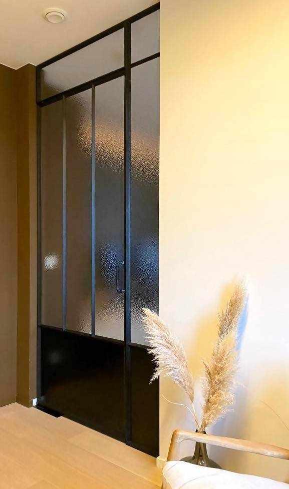 Stalen deur met kathedraal glas-Stalendeurenhuys-design deur interieur,deur met structuurglas,industriële binnendeur,kathedraalglas deur,maatwerk stalen deur,privacy glas,stalen deur,stalen taatsdeur,woonkamer-Stalen taatsdeur met kathedraal glas-OBLY