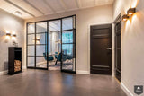 Stijlvolle jaren ’30 woning met stalen deuren en moderne haard-Kroekenstoel Excellence Design-alle,jaren 30 woning,luxe woonkamer,moderne haard,stalen deuren,stijlvolle leefruimte,tijdloos interieur,warm interieur,Woonkamer-Jaren ’30 woning met stalen deuren en haard | Kroekenstoel-OBLY