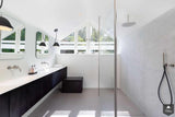 Stoere witte badkamer met zwarte accenten-Fors design badkamers-alle,Badkamer-OBLY