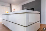 Strak Corian werkblad met verlijmde stollenwand-Cora Techniek-alle,Keuken-Strak Corian werkblad met verlijmde stollenwand | OBLY.com-OBLY