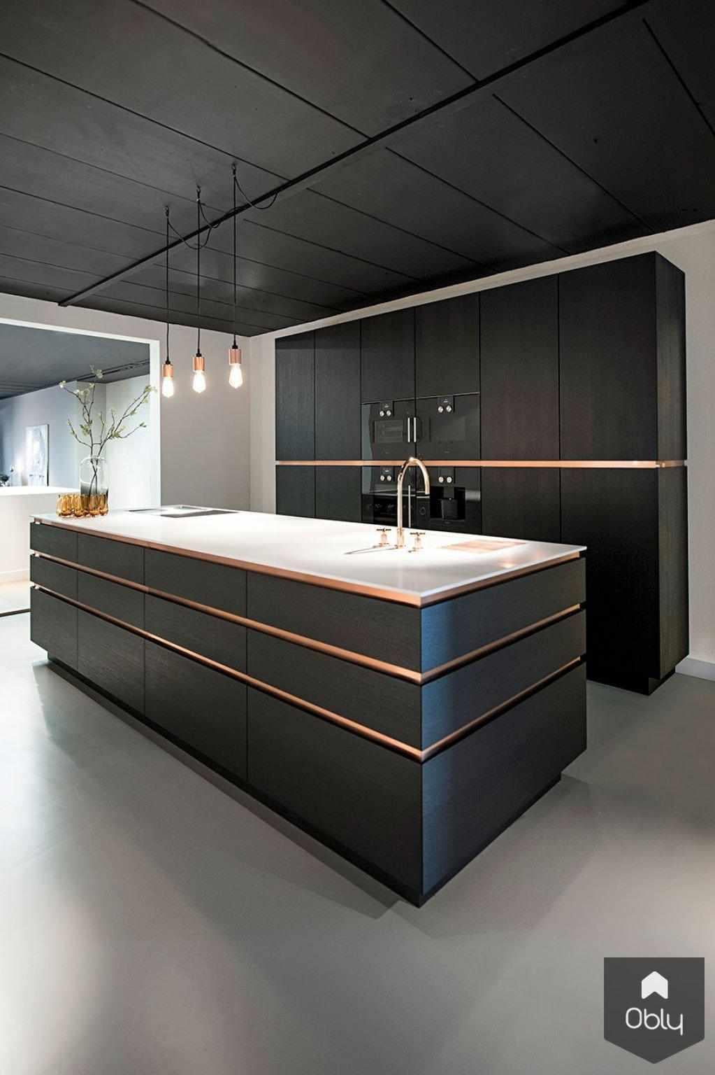 Strak HI-MACS werkblad met maatwerk spoelbak-Cora Techniek-alle,design keuken,HI-MACS keuken,HI-MACS werkblad,Keuken,leefkeuken,luxe keuken,maatwerk spoelbak,minimalistische keuken,moderne keuken,strak werkblad,zwarte keuken-OBLY
