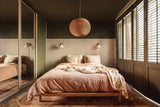 Totale renovatie woning met kantoor-Studio Lieke Sanders-alle,donkergroen interieur,kantoor aan huis,lichte afwerking,maatwerk keuken,modern interieur,sfeervolle verlichting,Slaapkamer,stijlvolle inrichting,travertin,warme tinten,woning renovatie,woon-werk combinatie,Woonkamer-Totale renovatie woning met kantoor -OBLY