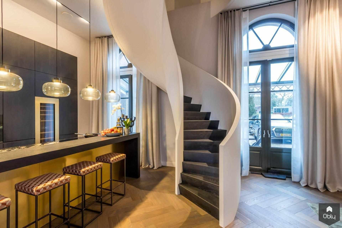 Twee wenteltrappen in Rijksmonument-Van Bruchem Staircases-alle,Entree hal trap-OBLY