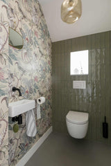 Uitbouw tv kamer-Pleun Interiors-gezellige zithoek,interieur met behang,lichte woonkamer,modern behang woonkamer,sfeervolle woonkamer,stijlvolle tv kamer,tijdloos interieur,tv kamer,uitbouw,warme woonkamer inrichting,woonkamer inspiratie-Uitbouw tv kamer met tijdloos behang-OBLY