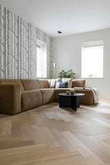Uitbouw tv kamer-Pleun Interiors-gezellige zithoek,interieur met behang,lichte woonkamer,modern behang woonkamer,sfeervolle woonkamer,stijlvolle tv kamer,tijdloos interieur,tv kamer,uitbouw,warme woonkamer inrichting,woonkamer inspiratie-Uitbouw tv kamer met tijdloos behang-OBLY