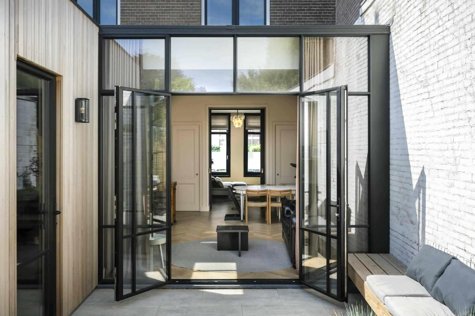 Verbouwing herenhuis met uitbreiding in hout en staal-Jaren 30 architect-aanbouw,Eetkamer,Exterieur,Keuken,Slaapkamer-OBLY