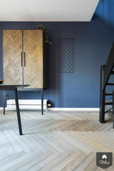 Verouderde smalle grijze visgraatvloer-Vloerenhuis Amsterdam-alle,Woonkamer-OBLY