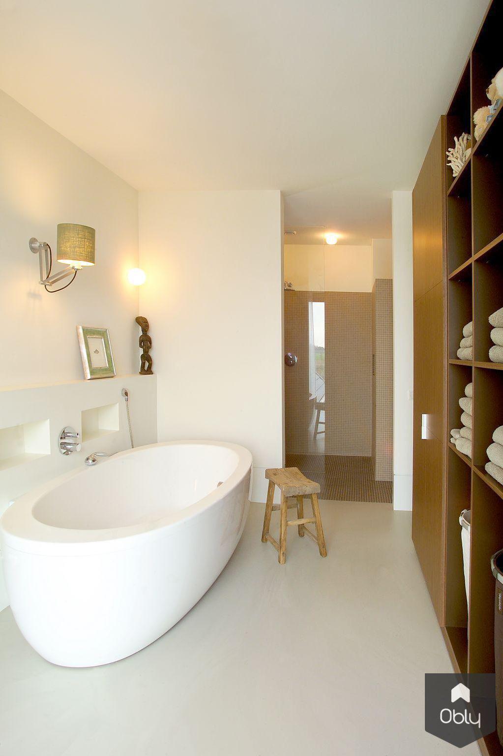 Villa Loenen - badkamer-Paul Seuntjens Architectuur + Interieur-alle,Badkamer,maatwerkkast,mozaïek tegels,open badkamer,slaapkamer en suite,vrijstaand bad-OBLY