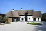 Villa met rieten dak-WOLFS ARCHITECTEN-contrast,Entree / hal / trap,hout,landelijke stijl,modern landhuis,rieten dak,stucwerk,villa-Villa met rieten dak-OBLY