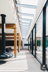 Villa met zwarte glazen wanden-KELLER minimal windows® by Kumasol-alle,Exterieur vrijstaand,Vrijstaand-Villa met zwarte glazen wanden | OBLY.com-OBLY