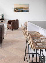 Visgraat vloer met vloerverwarming in licht appartement-The Woodstore-alle,Woonkamer-OBLY