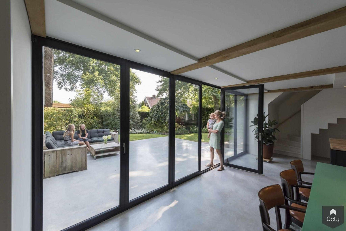 Vouwwand in keuken oude woonboerderij-Solarlux Nederland BV-alle,aluminium vouwwanden,binnen buiten wonen,glazen pui,glazen vouwwanden,landelijke woning,moderne aanbouw,open keuken naar tuin,vouwwanden keuken,woning met glas,woning renovatie-OBLY