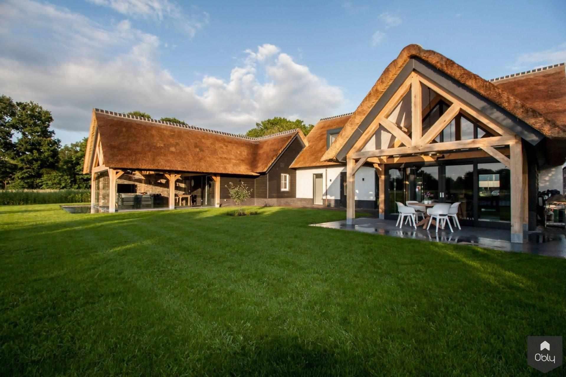 Vrijstaand landhuis-Spanjers Architect-alle,Exterieur vrijstaand,houtconstructie,landelijke architectuur,luxe woning,moderne villa,rieten kap,Vrijstaand,vrijstaand landhuis-Vrijstaand landhuis | OBLY.com-OBLY