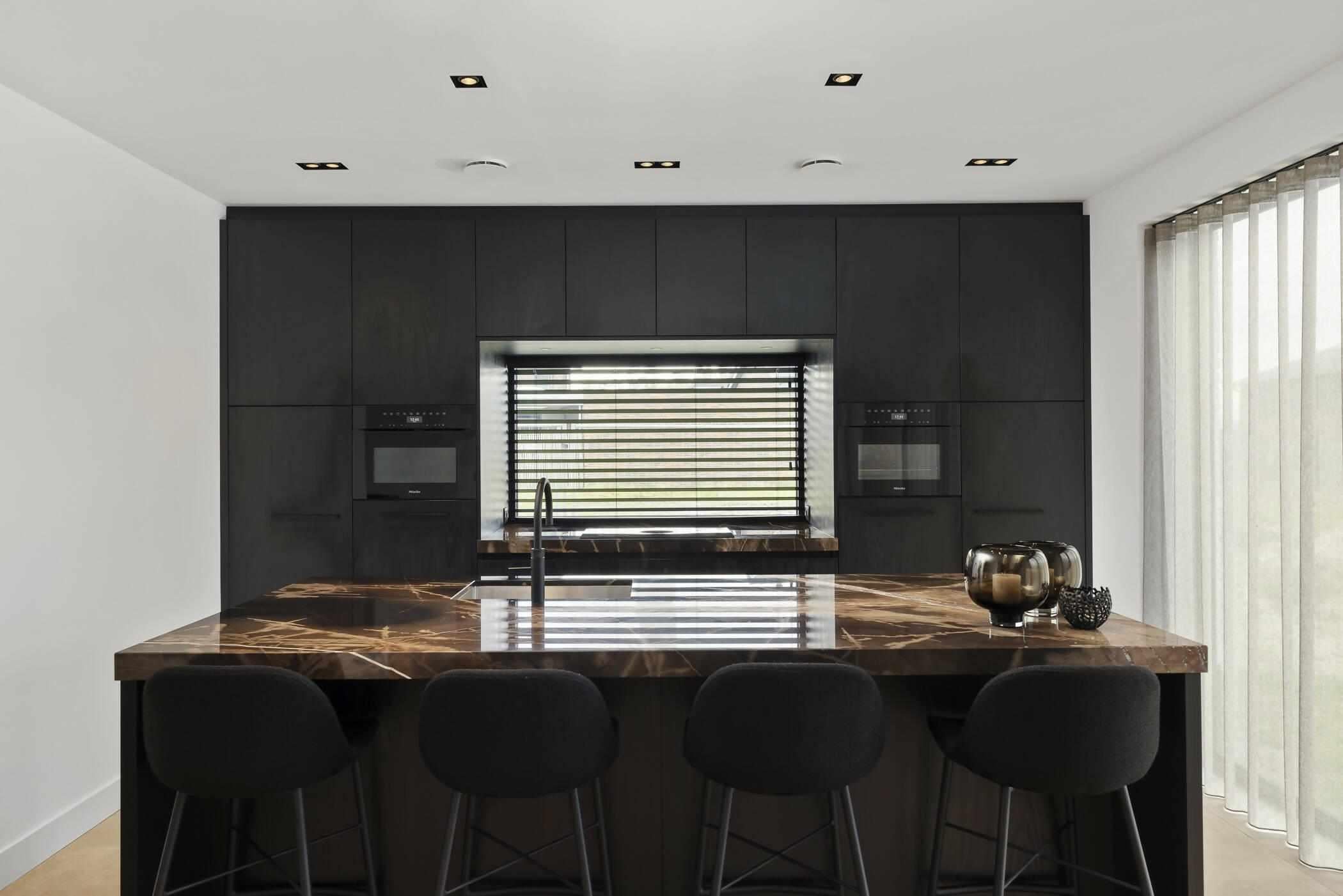 Warm modern interieur-Verswijver Interieurconcepten-interieur-OBLY