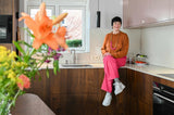 Warme functionele gezinskeuken-Huisvanbinnen-Farrow and Ball keuken,functionele woonkeuken,gezellige eetkeuken,keuken,luxe L keuken,maatwerk keukenontwerp,moderne gezinswoning,stijlvolle keukeninrichting,walnoten eettafel,warme gezinskeuken-Warme functionele gezinskeuken-OBLY