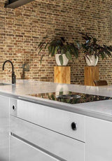 Wit Corian kookeiland-Cora Techniek-keuken-Wit Corian kookeiland in woonboerderi-OBLY