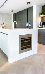 Wit corian werkblad met kookeiland-Cora Techniek-Keuken-Kookeiland met wit Corian werkblad-OBLY