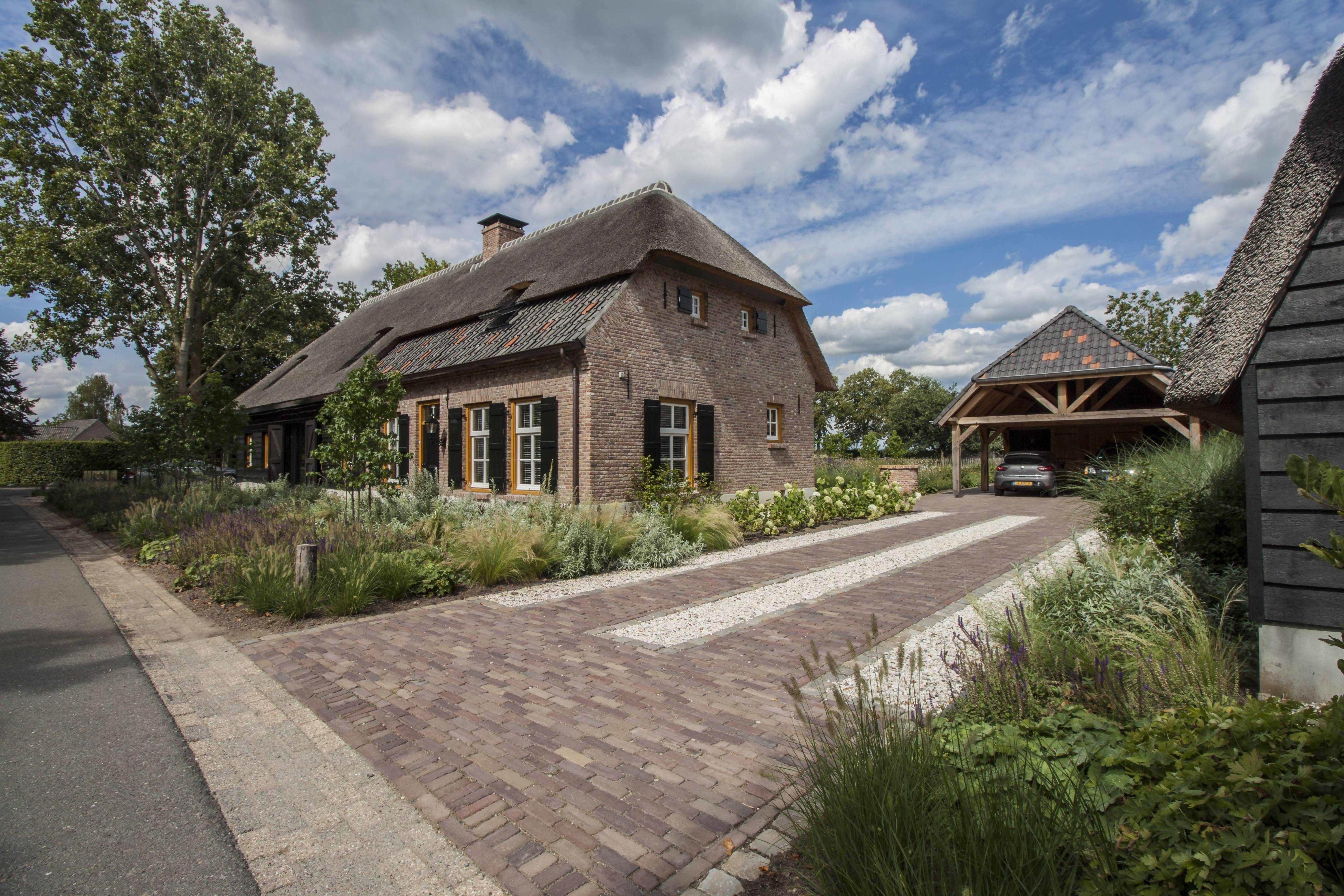 Woning in stijl van een authentieke langgevelboerderi-Spanjers Architect-alle,authentieke stijl,Exterieur vrijstaand,Keuken,landelijke architectuur,langgevelboerderij,riet en metselwerk,traditionele elementen-Woning in stijl van een authentieke langgevelboerderi-OBLY