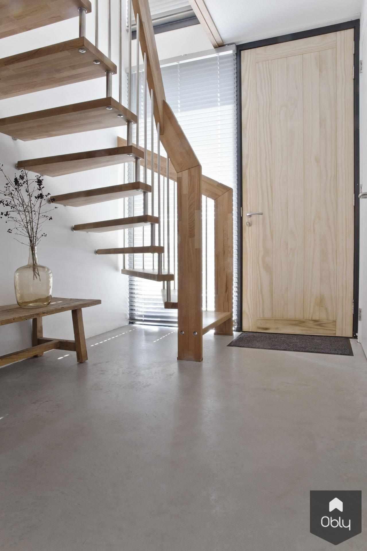 Woonbeton vloer in ruime nieuwbouwwoning-Willem Designvloeren B.V.-alle,betonlook,gevlinderde woonbeton vloer,Keuken,modern interieur,naadloze vloer,nieuwbouwwoning,onderhoudsvriendelijke vloer,strakke afwerking,woonbeton-OBLY