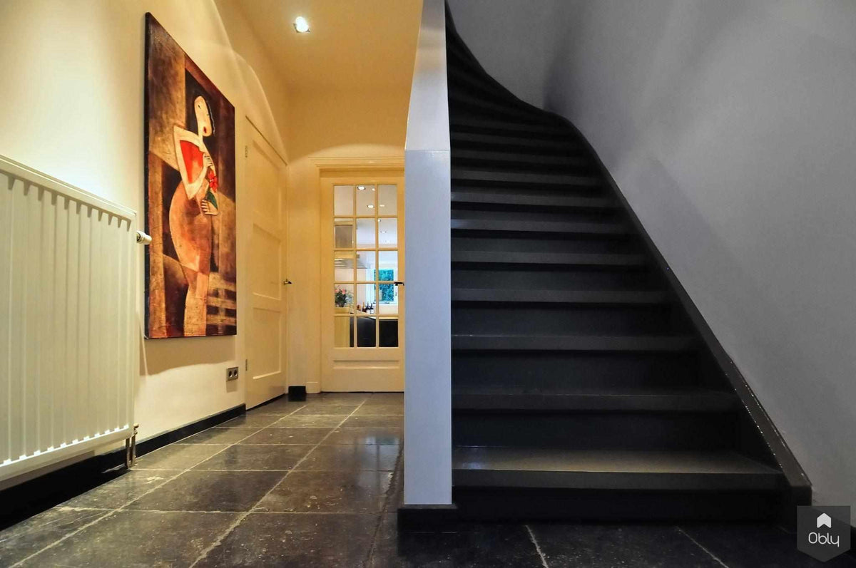 Woonhuis in Bussum met open vide en bijzondere zichtlijnen-Maxim Winkelaar Architects-alle,doorzicht,Entree hal trap,lichtinval,moderne woning,renovatie,trapontwerp,vide-Woonhuis Bussum met open vide en zichtlijnen | Maxim Winkelaar-OBLY